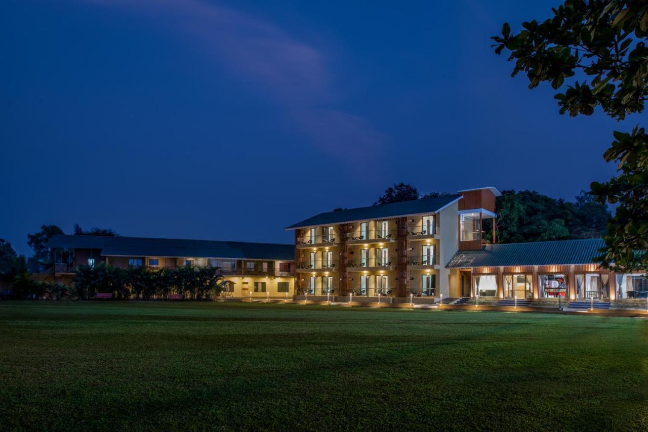 Paramount Riverfront Resort & Spa, Karjat Esterno foto