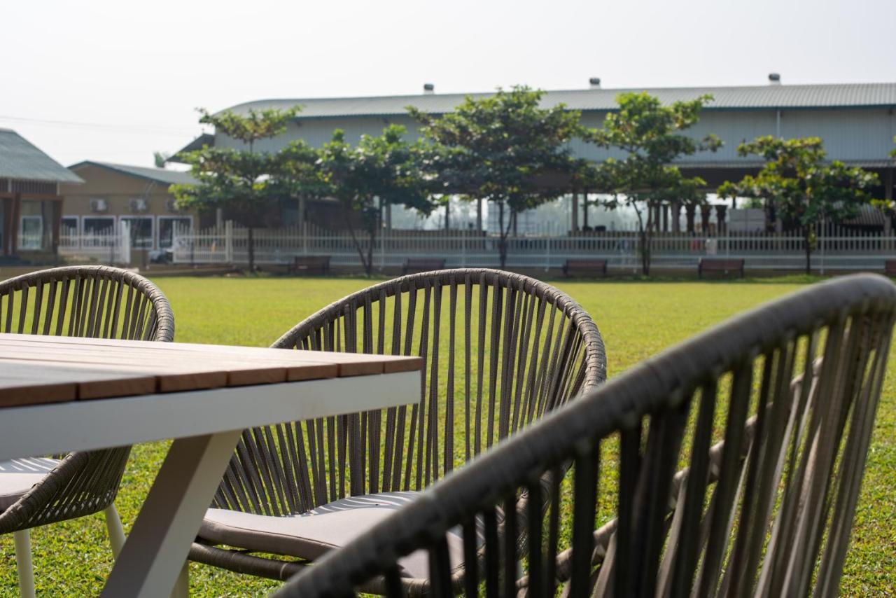 Paramount Riverfront Resort & Spa, Karjat Esterno foto