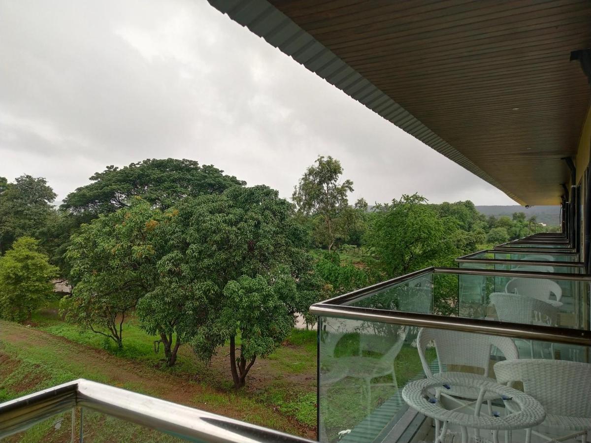 Paramount Riverfront Resort & Spa, Karjat Esterno foto